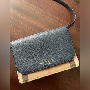 Burberry Henley Wallet cross body Bag - Used 7/10 condition